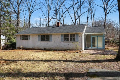 /international/us/407-hickory-drive-chapel-hill-nc-110106009377/