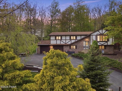 /international/us/31-brunswick-drive-mount-pocono-pa-110107924602/