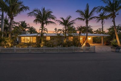 /international/us/834-jungle-queen-way-longboat-key-fl-110105630237/