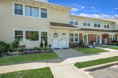/international/us/8-gazebo-lane-holtsville-ny-110107854352/
