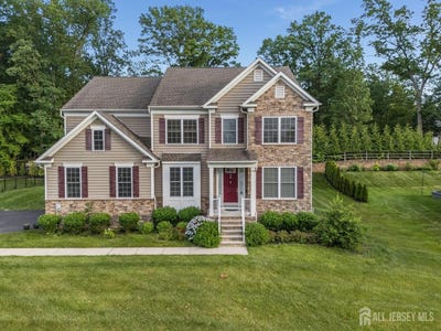 /international/us/12-mclellan-court-east-brunswick-nj-110100528645/