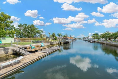 /international/us/13724-cox-avenue-hudson-fl-110101096399/