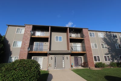 /international/us/727-elm-lane-woodstock-il-110107828160/