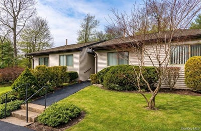 /international/us/113-village-road-yorktown-heights-ny-110108147599/