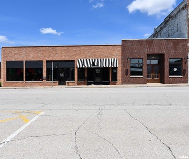 /international/us/219-w-main-cross-street-taylorville-il-110107953073/