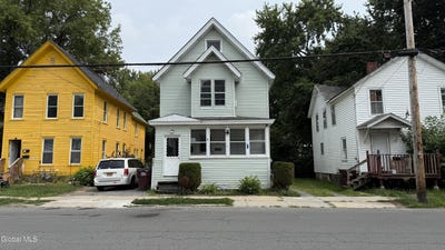 /international/us/242-bleecker-street-gloversville-ny-110101466374/