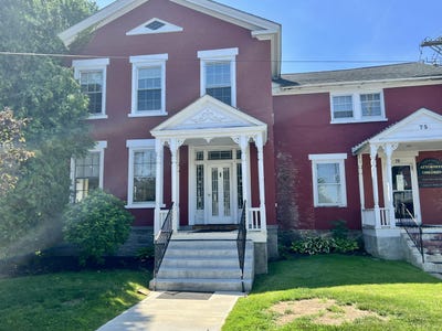 /international/us/75-court-plattsburgh-ny-110100565462/