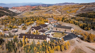 /international/us/223-hunter-ridge-road-brian-head-ut-110100340239/
