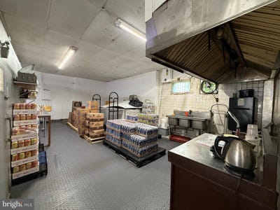 /international/us/58-w-9th-street-chester-pa-110100870734/?lang=id