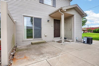 /international/us/3-ross-drive-bloomington-il-110108355256/