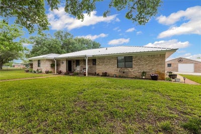 /international/us/6807-e-texas-street-walnut-springs-tx-110099446973/