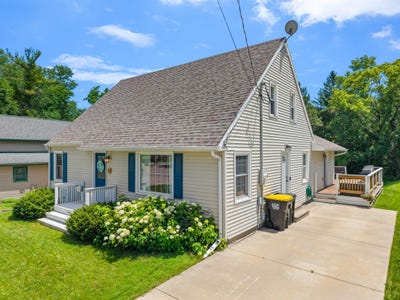 /international/us/137-main-street-hokah-mn-110109138354/