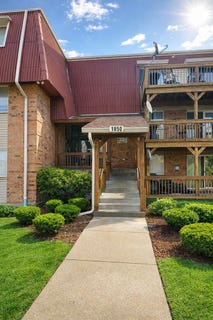 /international/us/1850-tall-oaks-drive-aurora-il-110106772112/