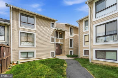 /international/us/8604-village-way-alexandria-va-110108903322/