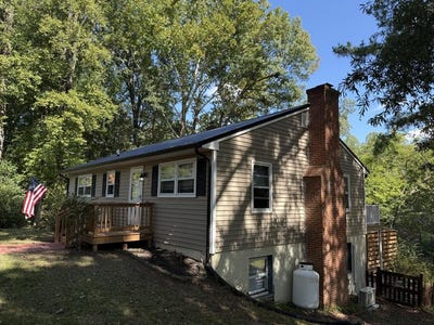 /international/us/802-bizzarre-farmville-va-110120037504/