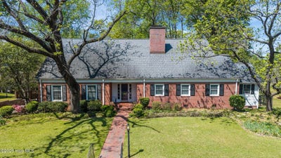 /international/us/1104-w-rock-spring-road-greenville-nc-110107038404/