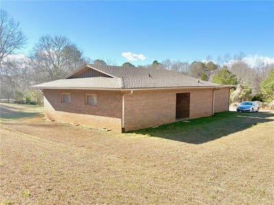 /international/us/1404-farrs-bridge-road-easley-sc-110107998944/