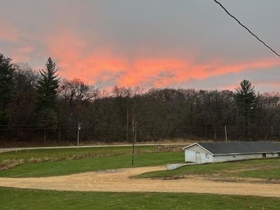 /international/us/1906-squirrel-hill-road-hollandale-wi-110103756345/