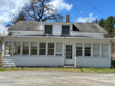/international/us/17-high-st-west-stockbridge-ma-110104196940/