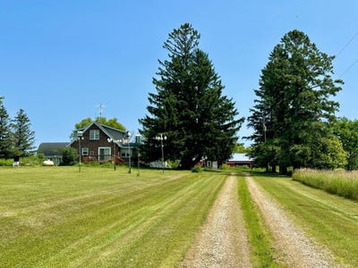 /international/us/312-10th-street-clear-lake-wi-110109517898/
