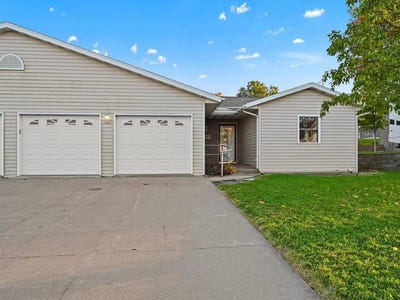 /international/us/610-e-main-st-epworth-ia-110120605678/