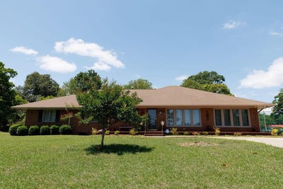 /international/us/211-n-broad-street-buena-vista-ga-110108095284/