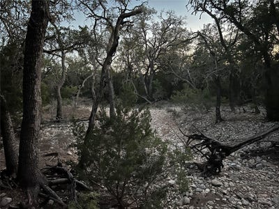 /international/us/county-road-450-rocksprings-tx-110105930037/