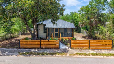 /international/us/511-w-bartlett-street-deland-fl-110108535377/