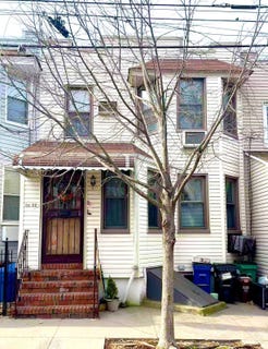 /international/us/58-22-60th-place-maspeth-ny-110103674000/