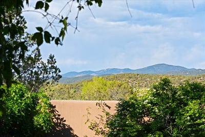 /international/us/705-calle-del-resplandor-santa-fe-nm-110108875863/