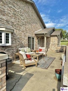 /international/us/40-e-golf-view-court-elizabethtown-ky-110120538138/