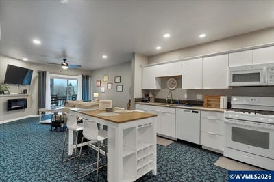 /international/us/227-commercial-st-ne-salem-or-110107164804/