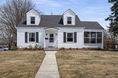 /international/us/105-cherokee-drive-dubuque-ia-110106102191/