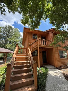 /international/us/581-courtwood-lane-hendersonville-nc-110107987964/