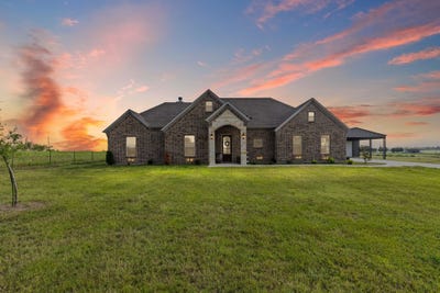 /international/us/1094-county-road-4850-leonard-tx-110108296008/