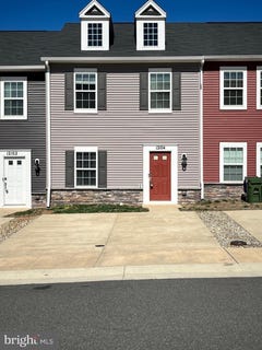 /international/us/12104-bowling-farm-court-fredericksburg-va-110106760375/
