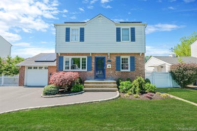 /international/us/2288-3rd-street-east-meadow-ny-110106950470/
