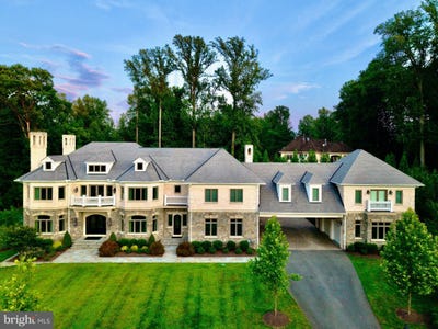 /international/us/1039-aziza-court-great-falls-va-110099234701/