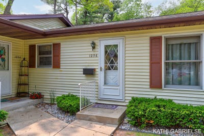/international/us/1056-walnut-grove-drive-norton-shores-mi-110099960541/