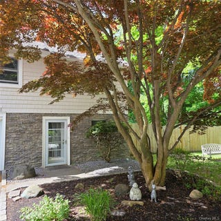 /international/us/port-jefferson-ny-110108335635/