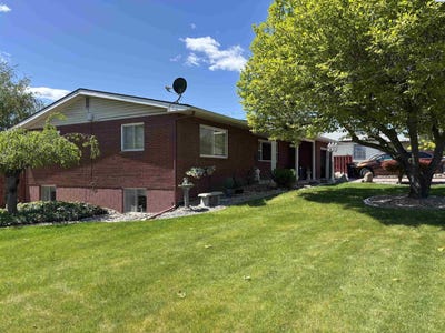/international/us/1106-king-st-grandview-wa-110107543887/
