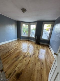 /international/us/132-chester-ave-newark-city-nj-110108998882/