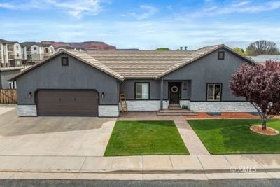 /international/us/1019-s-10-w-kanab-ut-110107463168/