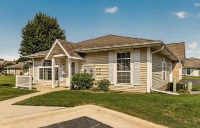 /international/us/1949-topaz-pointe-lane-sw-rochester-mn-110109470993/