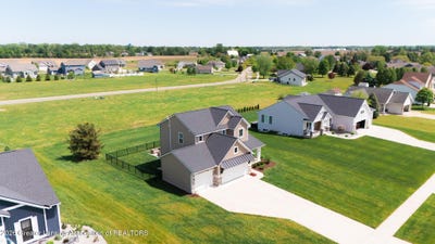 /international/us/2294-w-gallant-fox-way-st-johns-mi-110108495746/