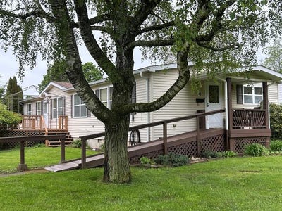 /international/us/8-w-locust-street-coudersport-pa-110108337638/