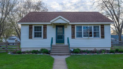 /international/us/718-maple-street-chippewa-falls-wi-110107753631/