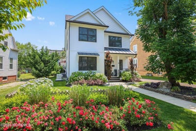 /international/us/28-rector-place-red-bank-nj-110107435936/
