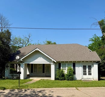 /international/us/401-cora-street-center-tx-110105932490/