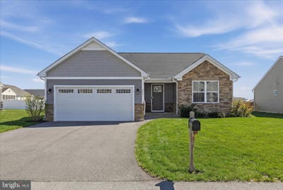 /international/us/313-switchgrass-court-bunker-hill-wv-110108351343/